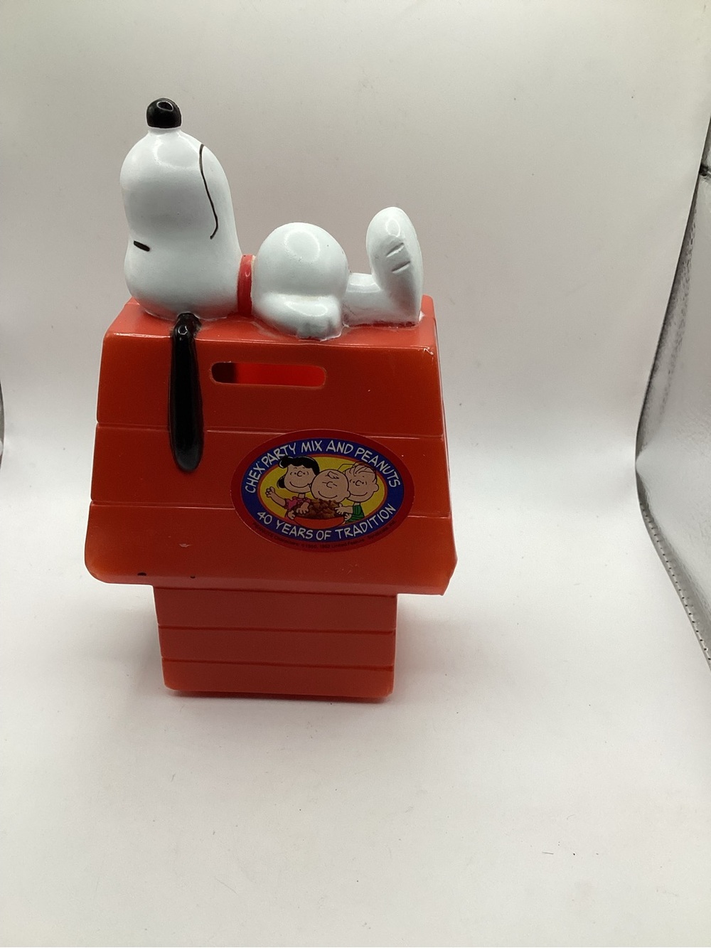 Vintage Chex Party Mix and Peanuts Snoopy Doghouse Coin Bank Red 1966